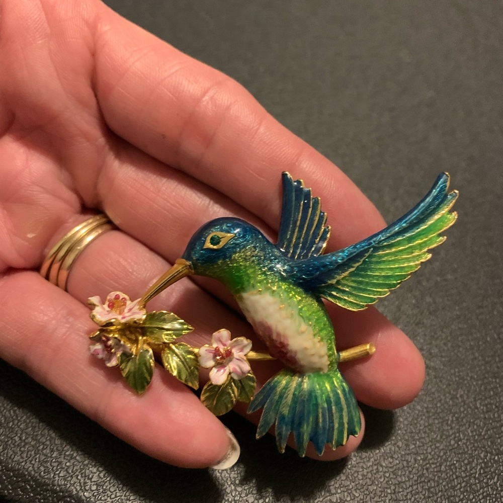 A-31 Vintage Joan Rivers Hummingbird Brooch